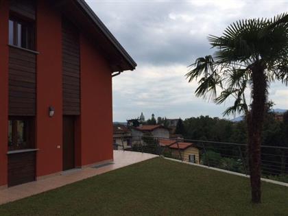 Дом в регионе Озеро Маджоре (Lago Maggiore), Италия за  650 000 евро