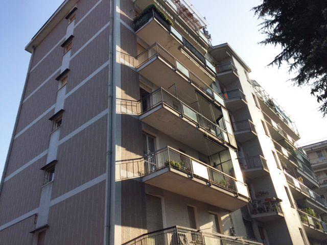 Трехкомнатная квартира в Вербании, на четвертом этаже жилого дома, AA.2759