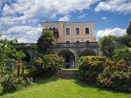 Дом в регионе Озеро Маджоре (Lago Maggiore), Италия за 2 500 000 евро