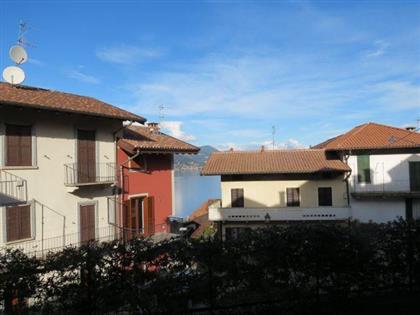 Квартира в Романико, Бавено, с видом на озеро, садом и  гаражом.