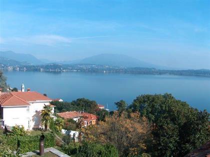 Квартира в регионе Озеро Маджоре (Lago Maggiore), Италия за  200 000 евро