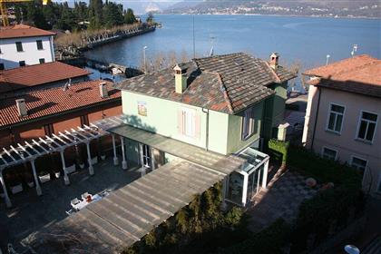 Элитная недвижимость в регионе Озеро Маджоре (Lago Maggiore), Италия за  690 000 евро
