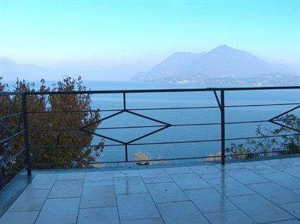 Квартира в регионе Озеро Маджоре (Lago Maggiore), Италия за  330 000 евро