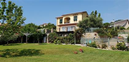 Дом в регионе Чипресса (Cipressa), Италия за  670 000 евро