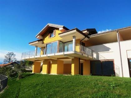 Недавно построенный дом в Вербании на продажу, с видом на озеро Маджоре.