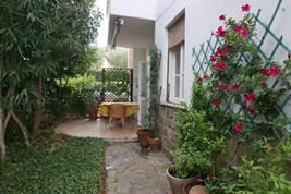 Продаётся уютная квартира рядом с Бурьяно с собственным садом.